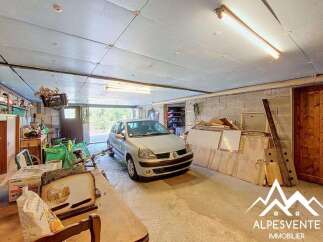 Discover this spacious garage, perfect for parking your vehicle and storing your belongings.
