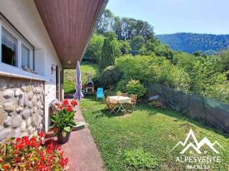 Enjoy outdoor living in this charming property featuring a lovely garden space perfect for relaxation and entertaining.