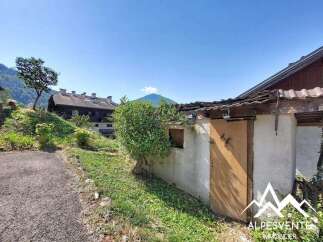 Discover this charming property nestled in a serene mountain landscape, perfect for those seeking tranquility and natural beauty.