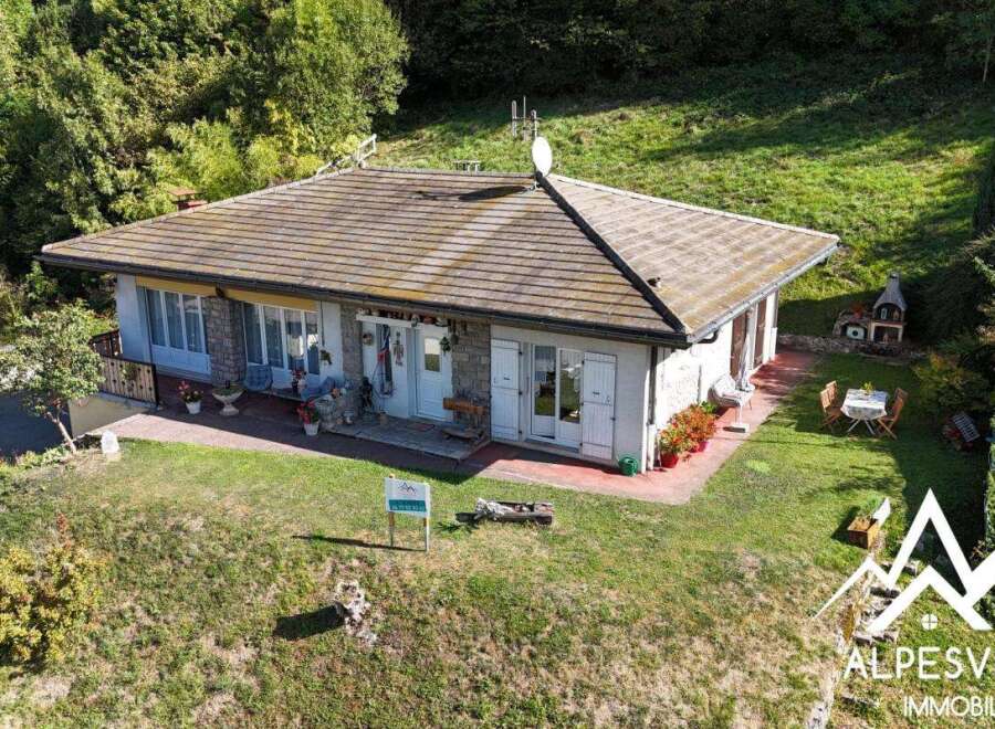 Discover this charming property nestled in a serene, green environment.