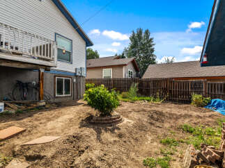 Explore this charming backyard, perfect for your outdoor projects and gardening endeavors.