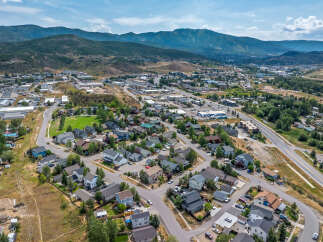 Discover this charming suburban neighborhood nestled against a backdrop of majestic mountains.