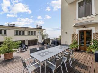Enjoy al fresco dining on this spacious rooftop terrace, complete with a large table and seating for eight.