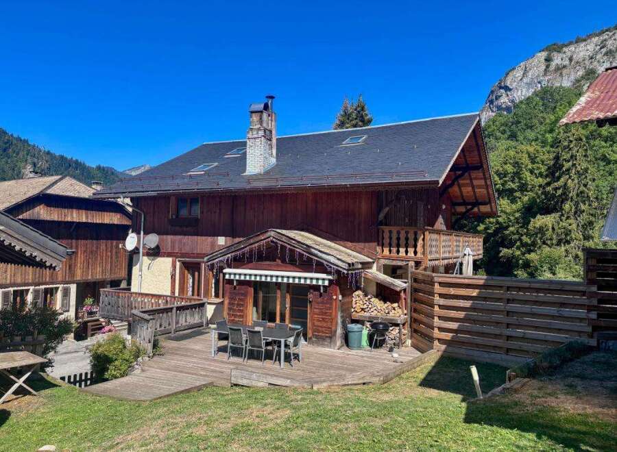 Experience mountain living in this charming wooden chalet, perfect for a getaway.