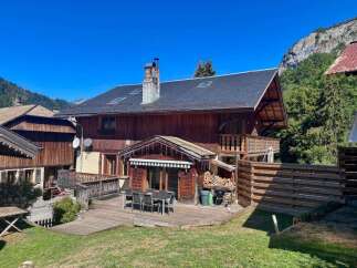 Experience mountain living in this charming wooden chalet, perfect for a getaway.