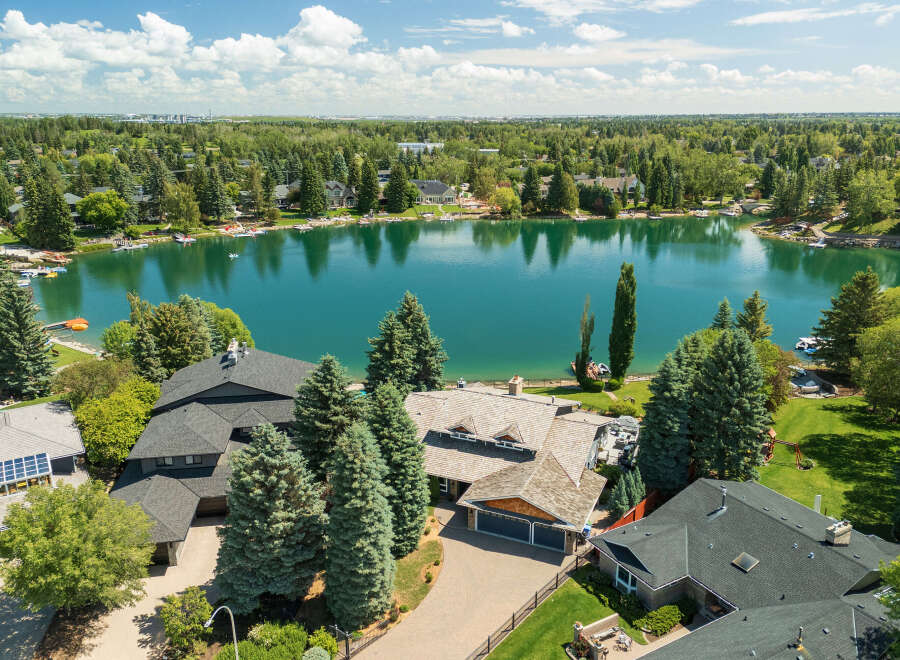 Experience luxury lakeside living in this stunning property, boasting direct access to a serene lake perfect for all your water activities.