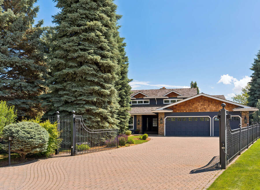 Discover this stunning property featuring a grand entrance with a paved driveway leading to a spacious home.