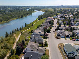 Experience luxury living in this stunning riverside community, offering breathtaking views of the water and lush green spaces.