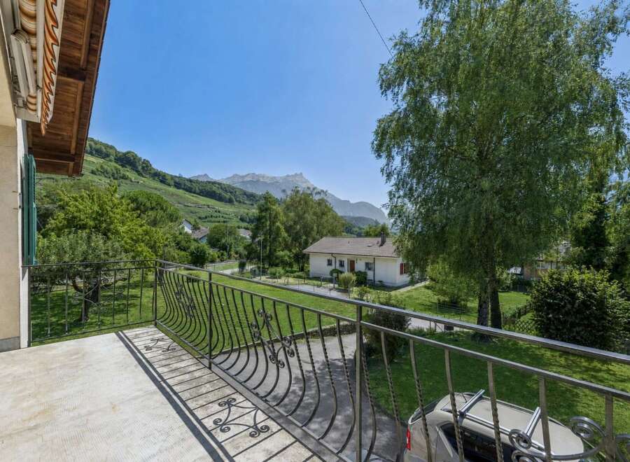 Enjoy breathtaking mountain views from this charming property, featuring a spacious balcony perfect for outdoor relaxation.