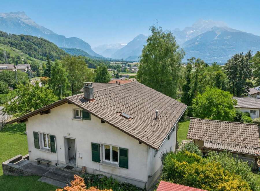 Nestled amidst breathtaking mountain scenery, this charming property offers a serene escape.