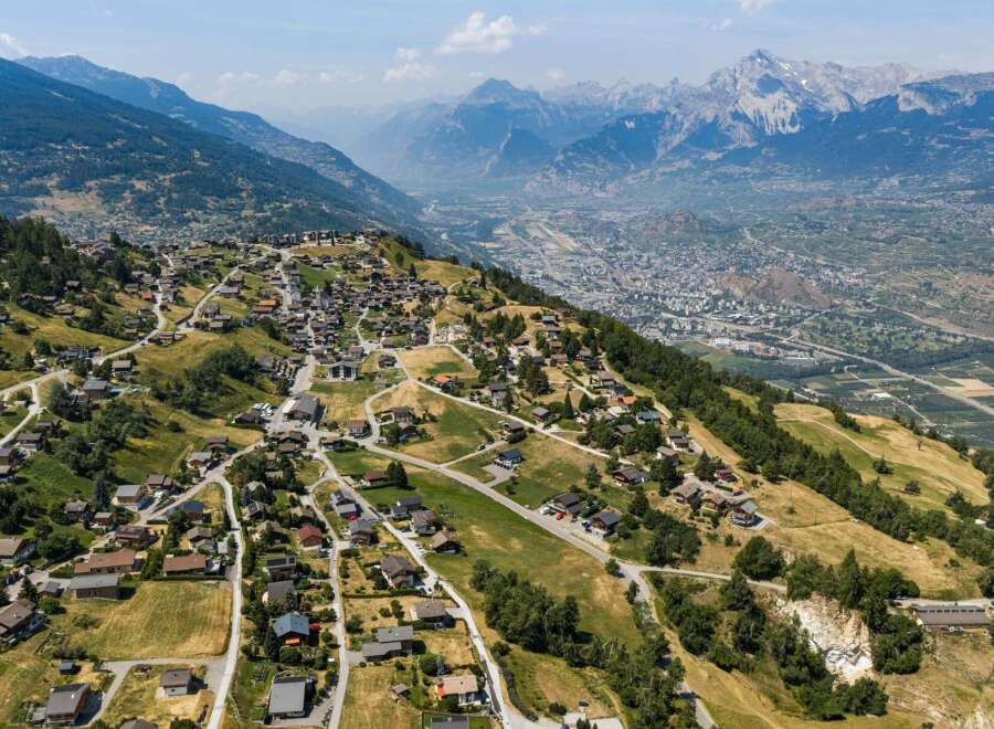 Discover this charming village nestled on a mountainside, offering breathtaking panoramic views of the valley and distant snow-capped peaks.
