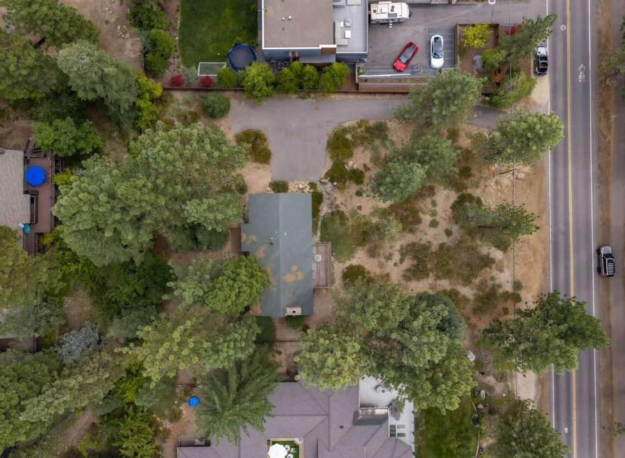 Discover this charming property nestled amongst mature trees, offering a private and serene atmosphere.