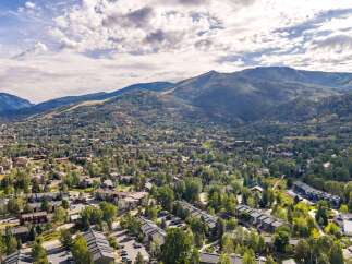 Discover this stunning mountain community offering a blend of modern living and natural beauty.