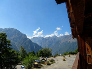 Experience breathtaking mountain views from this unique property, offering a serene escape amidst nature's grandeur.