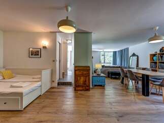 Discover this spacious open-concept living area, perfect for both relaxation and entertaining.