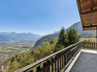 Experience breathtaking panoramic views from this stunning property, perched high above a picturesque valley.