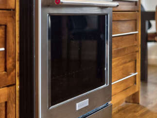 Experience modern convenience with this sleek stainless steel range, featuring a professional-grade appearance and intuitive controls.