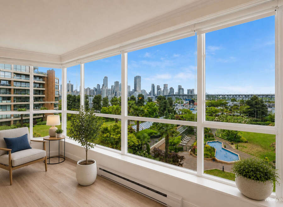 Experience breathtaking city and water views from this stunning corner unit, featuring expansive windows that flood the space with natural light.