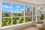 Experience breathtaking city and water views from this stunning apartment, featuring expansive windows that flood the space with natural light.
