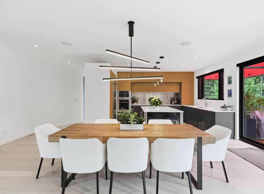 Experience modern living in this stunning open-concept dining and kitchen area.