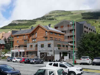 Discover this charming property nestled in a picturesque mountain village, offering a blend of modern comfort and alpine aesthetics.