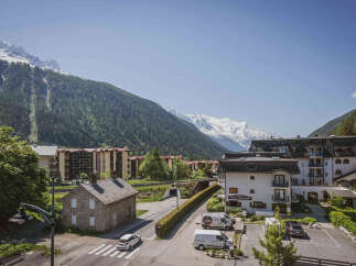 Discover this charming property nestled in a picturesque mountain town, offering breathtaking views of snow-capped peaks and lush green slopes.