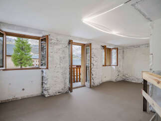 Discover this charming property with stunning mountain views, perfect for those seeking a serene getaway.