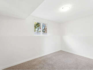 Discover this bright and airy room, perfect for a home office or additional bedroom.