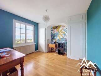 This charming room features a large window offering picturesque views, perfect for enjoying natural light and scenic vistas.