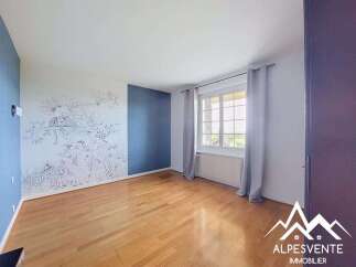 Discover this charming room featuring a unique jungle-themed mural on one wall, adding a touch of exotic elegance.