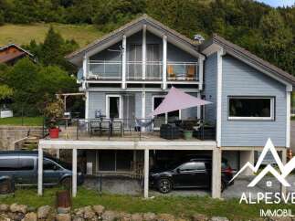 Discover this charming house nestled in a picturesque mountain setting, perfect for those seeking tranquility and nature.