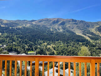 Experience breathtaking mountain views from this stunning property, perfect for nature lovers and outdoor enthusiasts.