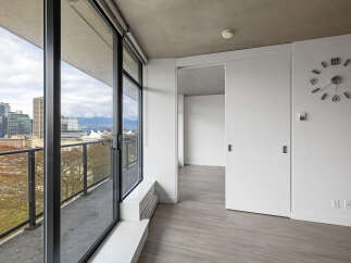 Experience breathtaking city and mountain views from this stunning apartment, featuring expansive floor-to-ceiling windows that flood the space with natural light.