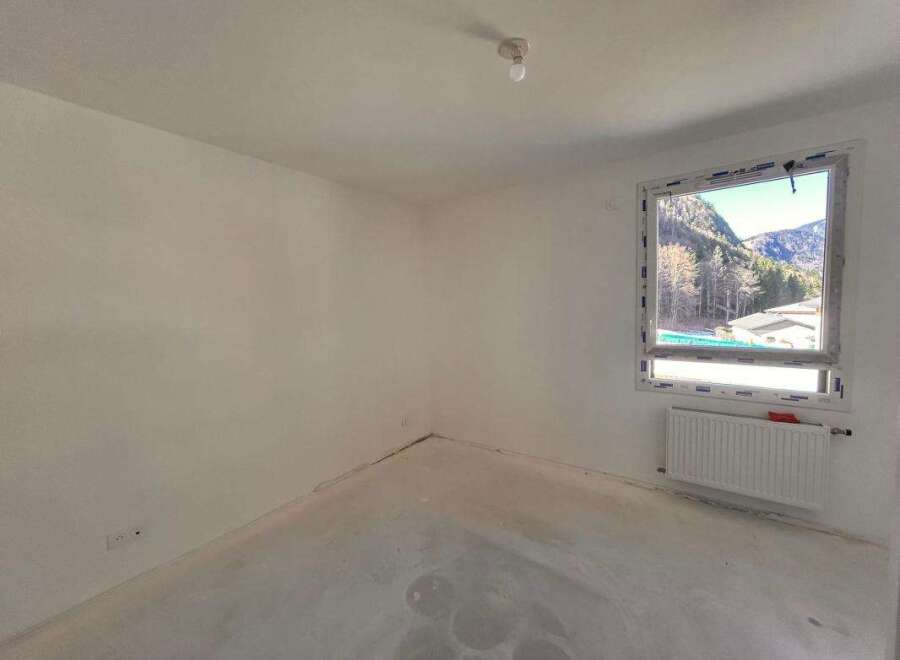 Discover this unfinished room, ready for your personal touch.