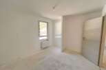 Discover this bright and airy room, perfect for a new beginning.