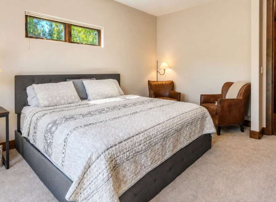 This inviting bedroom features a comfortable king-size bed with a stylish upholstered headboard, perfect for relaxation.