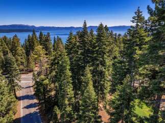 Experience the ultimate mountain lifestyle with this stunning property offering breathtaking lake views.