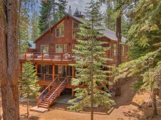 Experience mountain living in this stunning wooden lodge nestled amongst tall pine trees.