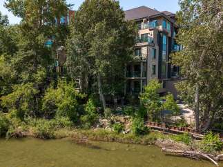 Experience luxury living with this stunning riverside property, offering breathtaking views and direct water access.