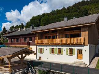 Discover this charming mountain chalet, featuring a blend of traditional wood and modern white stucco finishes.