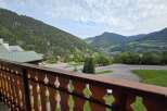 Experience breathtaking mountain views from this charming property, perfect for nature lovers and outdoor enthusiasts.