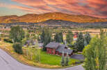 Experience luxury mountain living in this stunning property, nestled amidst a picturesque landscape with breathtaking mountain views.
