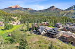 Experience luxury mountain living in this stunning property nestled amidst breathtaking natural beauty.
