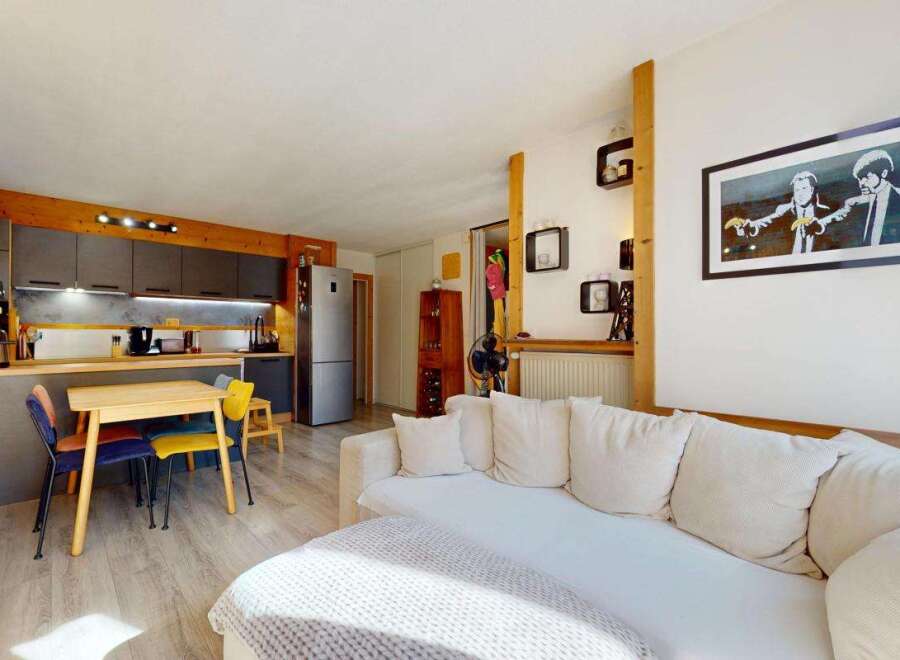 Discover this charming apartment featuring a modern kitchen with sleek cabinetry and integrated appliances, perfect for culinary enthusiasts.