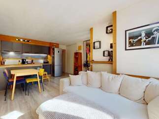 Discover this charming apartment featuring a modern kitchen with sleek cabinetry and integrated appliances, perfect for culinary enthusiasts.