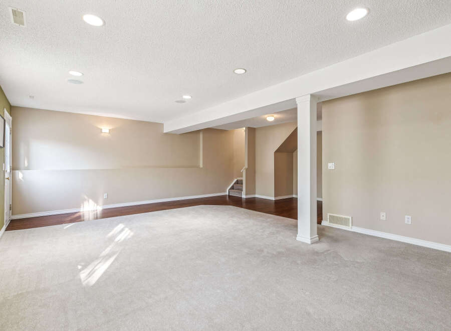 Discover this spacious finished basement, perfect for entertainment or relaxation.