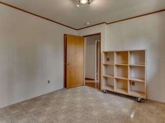 This room features a light-colored carpet with a geometric pattern, offering a neutral and versatile base.