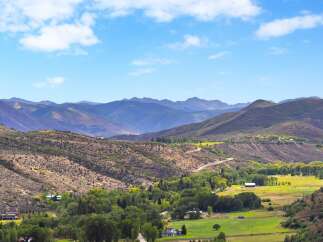 Discover this stunning property nestled amidst rolling hills and majestic mountains, offering breathtaking panoramic views.