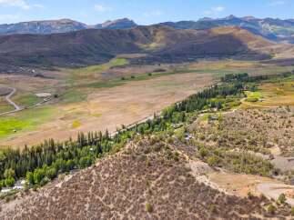 Discover this expansive property nestled in a picturesque valley, offering breathtaking mountain views and a serene natural setting.
