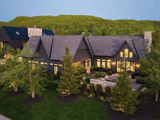 For Sale in Blue Mountains with 3 Beds and 4 Bathrooms